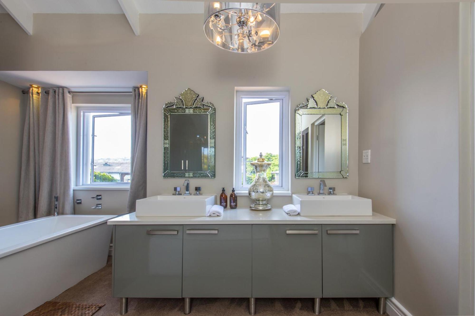 Thesen Harbour Town Apartments @ Beautiful Knysna Villas Номер фото